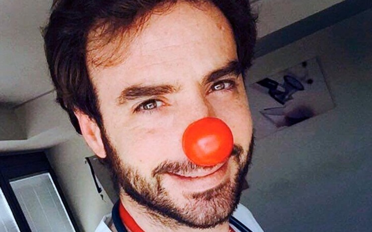 También te puede interesar esta nota... El triste adiós al "Capitán Optimista", el pediatra español que regalaba música y sonrisas a los niños con cáncer