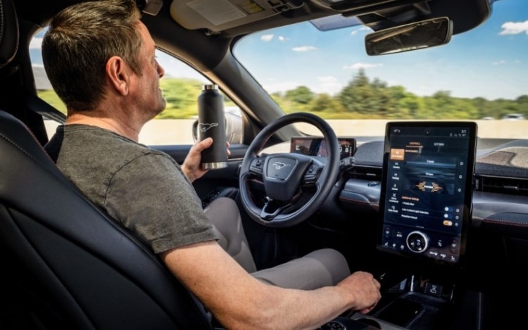 Ford anunció la incorporación de su Asistente de Conducción Activa "manos libres", Ford Co-Pilot360™